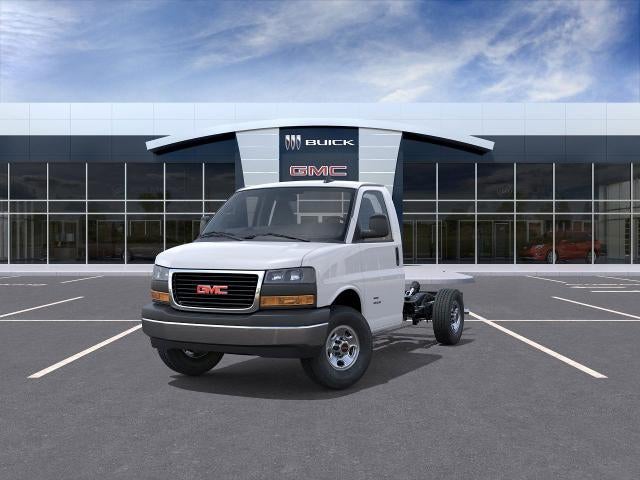 2025 GMC Savana Cutaway 3500 Base