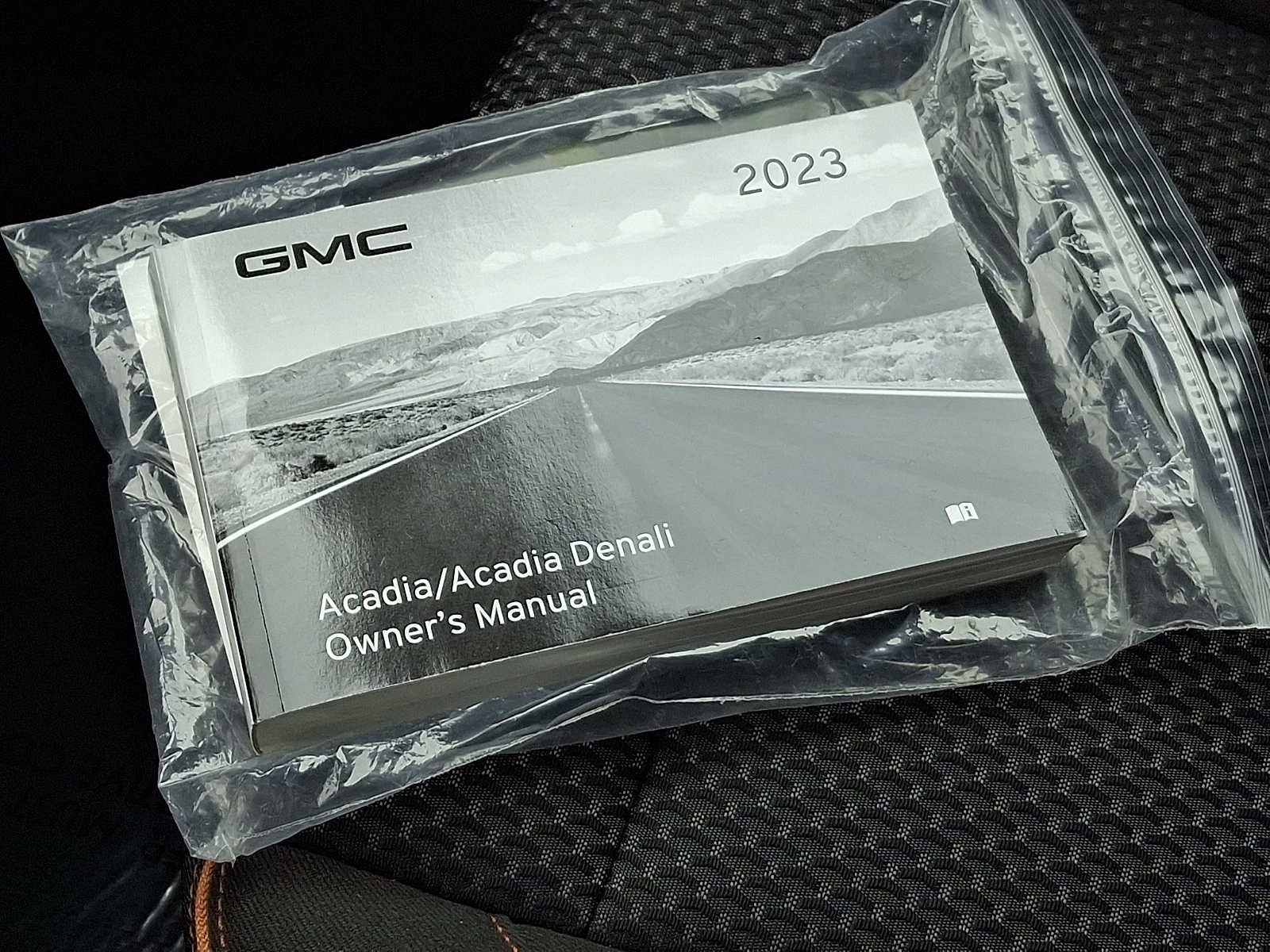 2023 GMC Acadia AT4