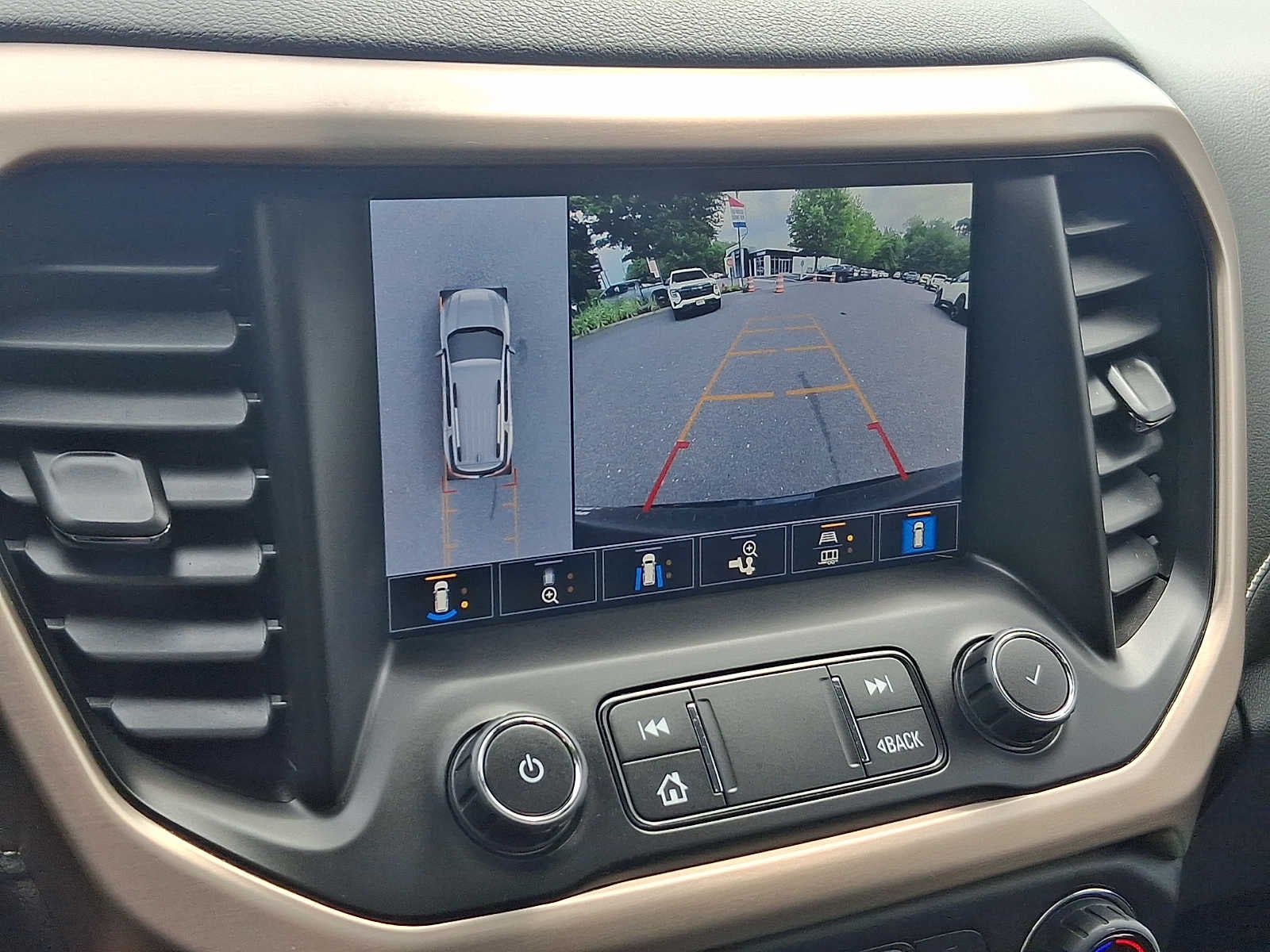 2023 GMC Acadia Denali
