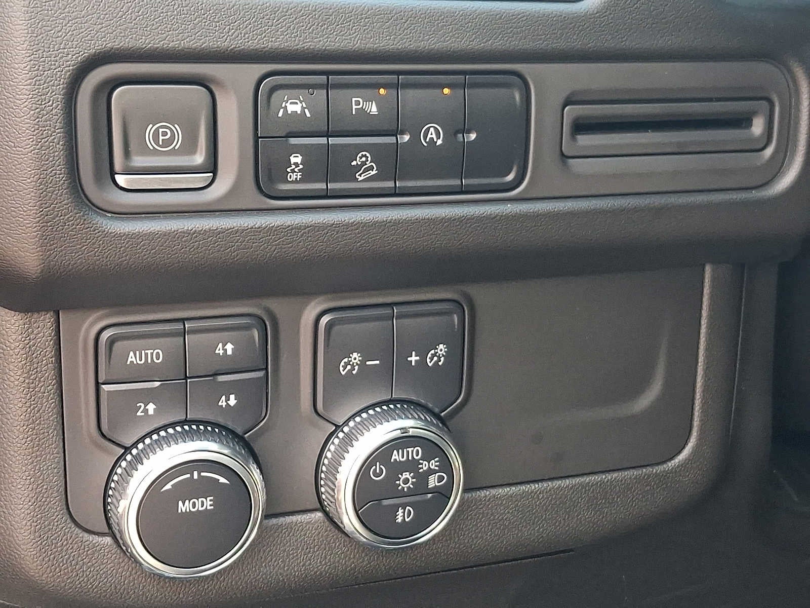 2023 GMC Yukon XL AT4