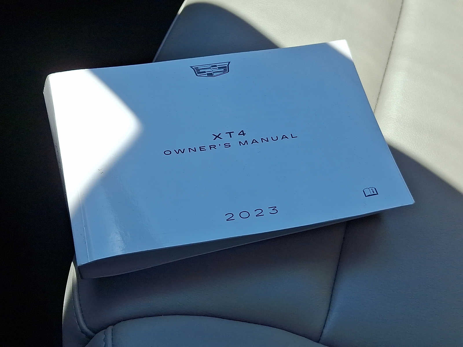2023 Cadillac XT4 Premium Luxury