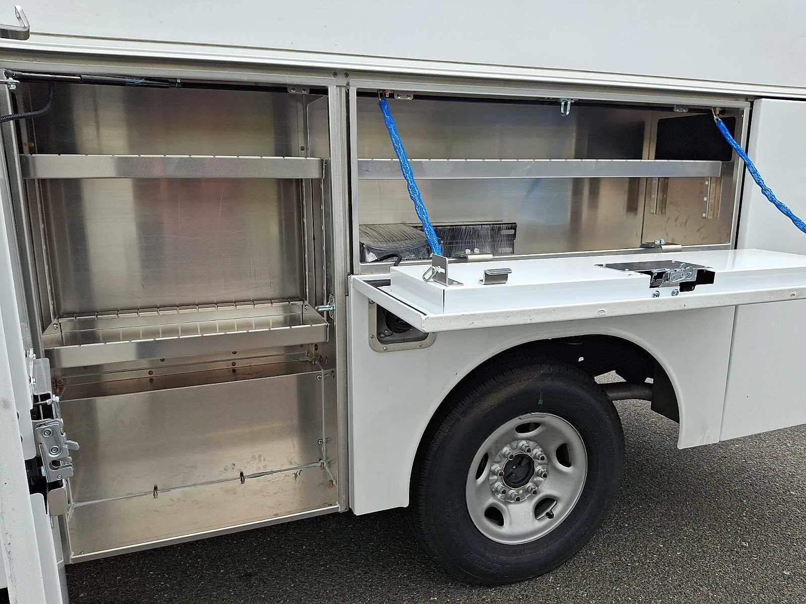 2025 GMC Savana Cutaway 3500 1WT