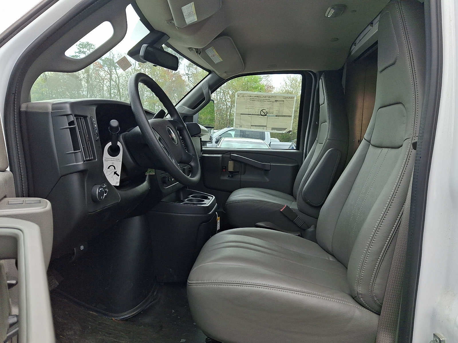 2025 GMC Savana Cutaway 3500 1WT