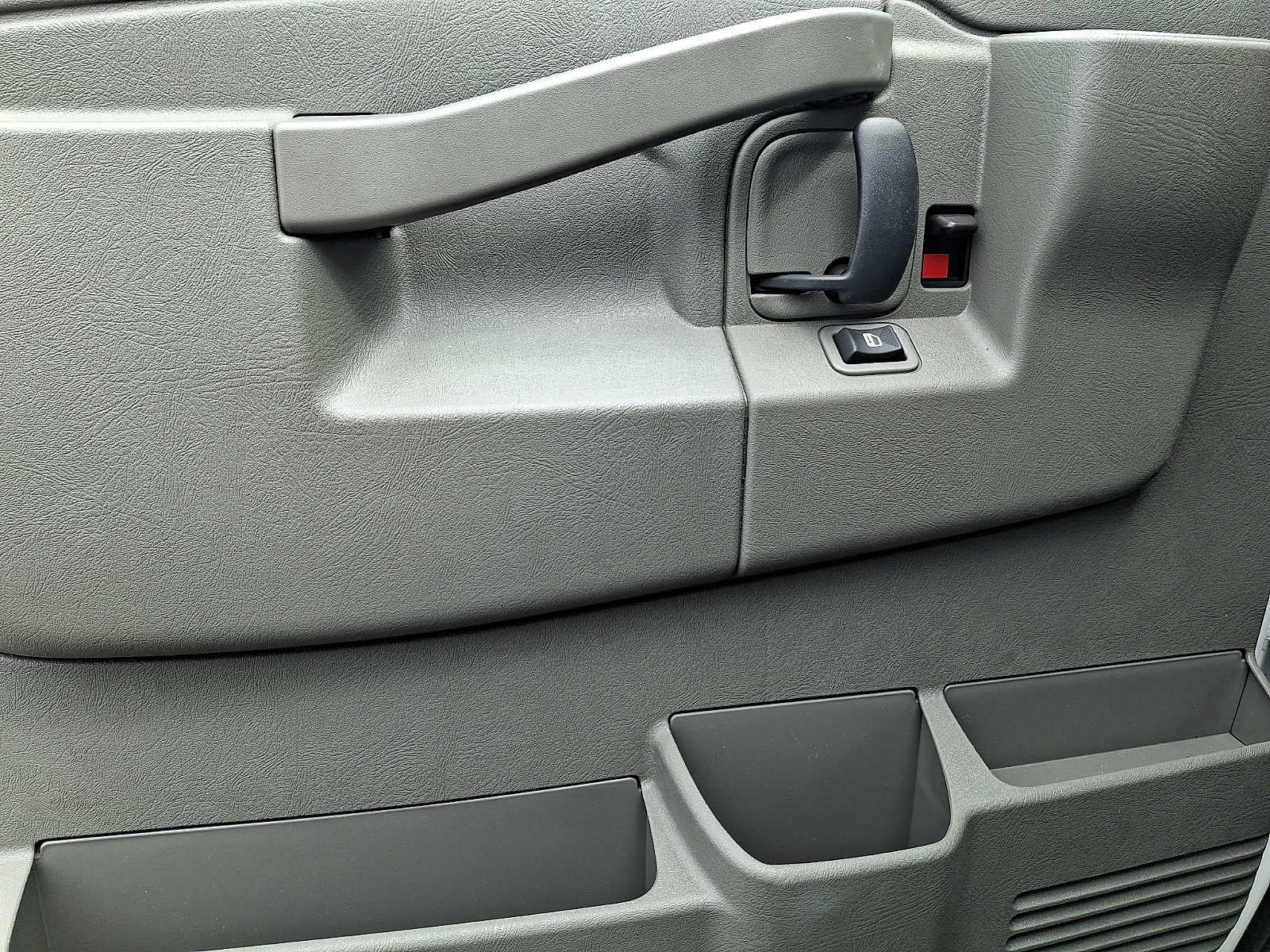 2025 GMC Savana Cutaway 3500 1WT