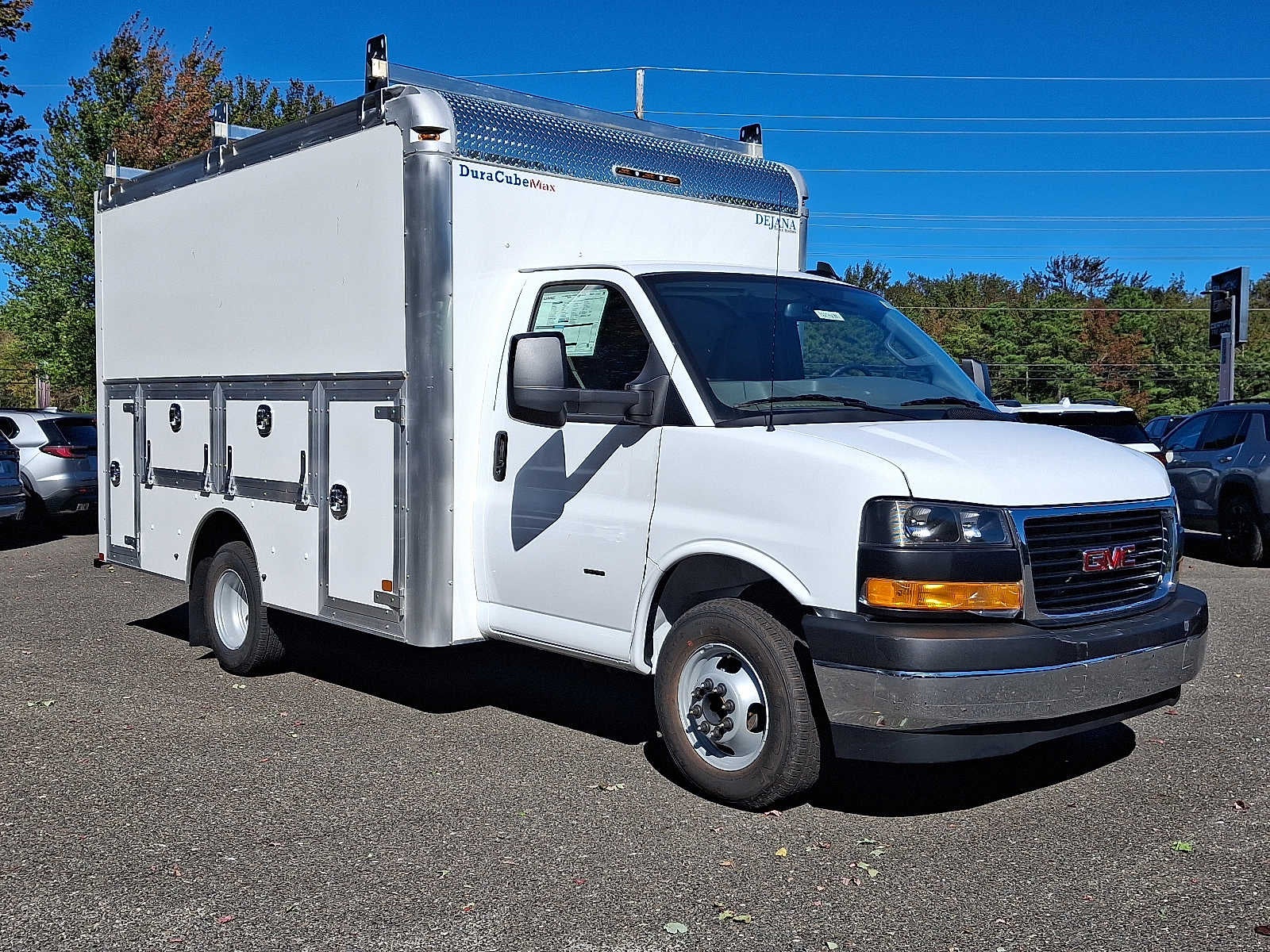 2025 GMC Savana Cutaway 3500 1WT