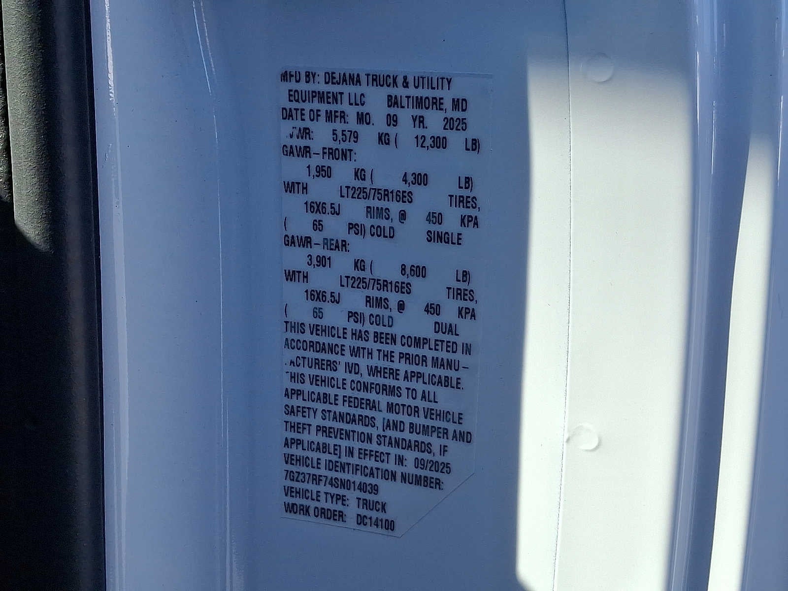 2025 GMC Savana Cutaway 3500 1WT