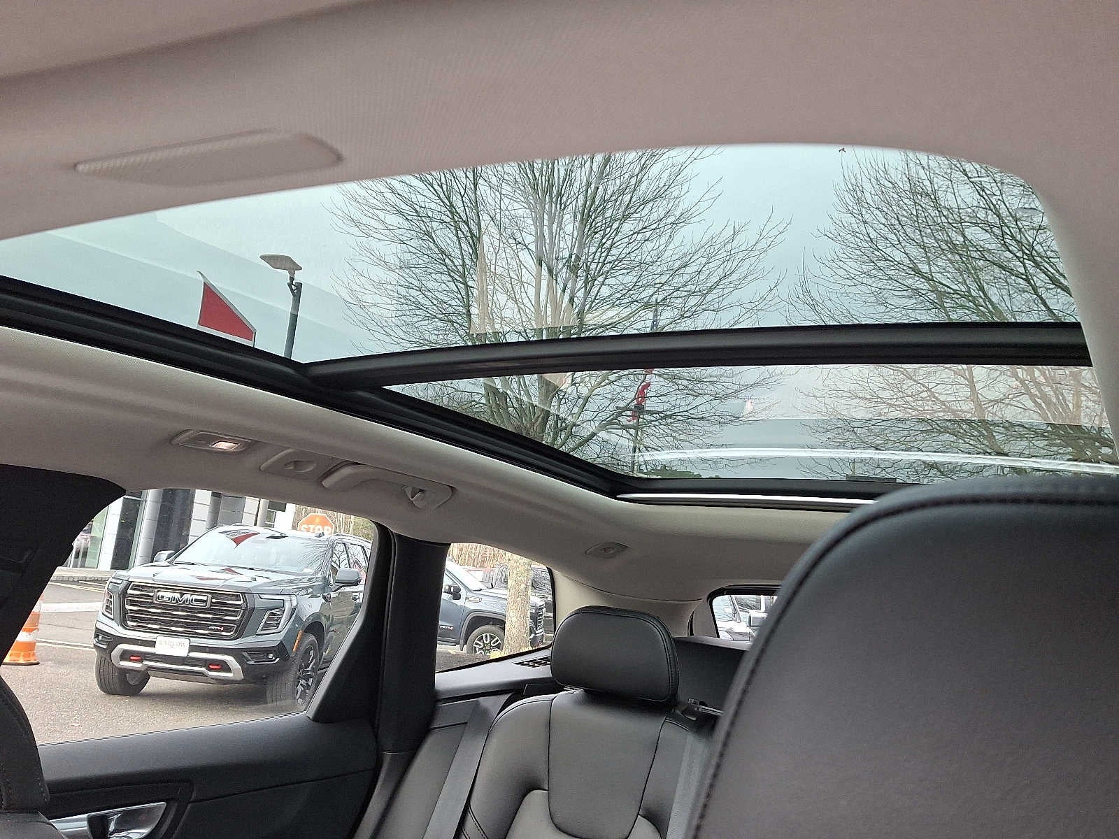 2024 Volvo XC60 Core Dark Theme