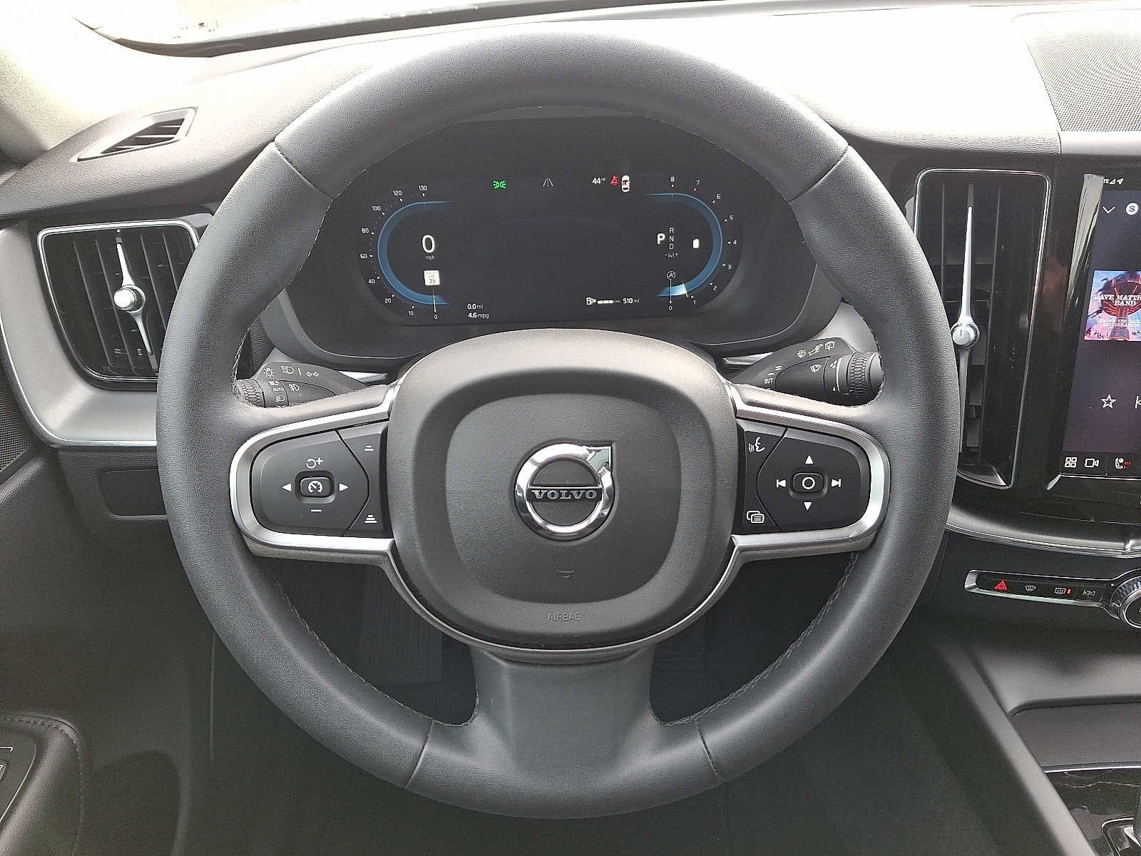 2024 Volvo XC60 Core Dark Theme