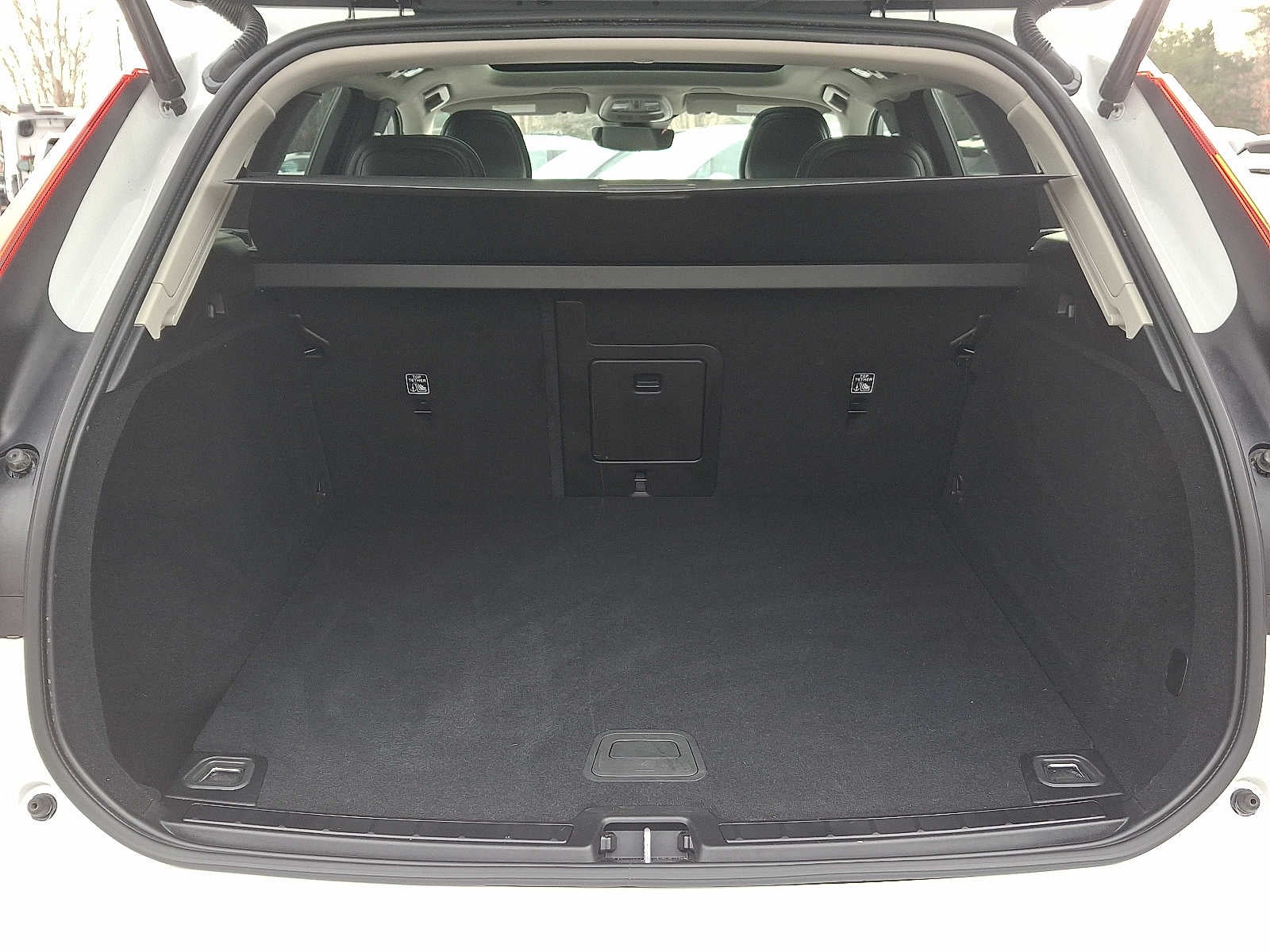 2024 Volvo XC60 Core Dark Theme