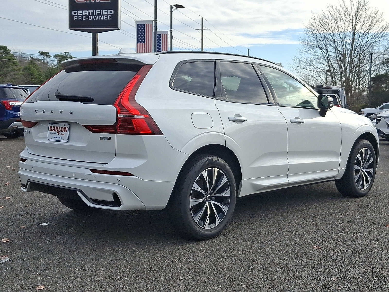 2024 Volvo XC60 Core Dark Theme