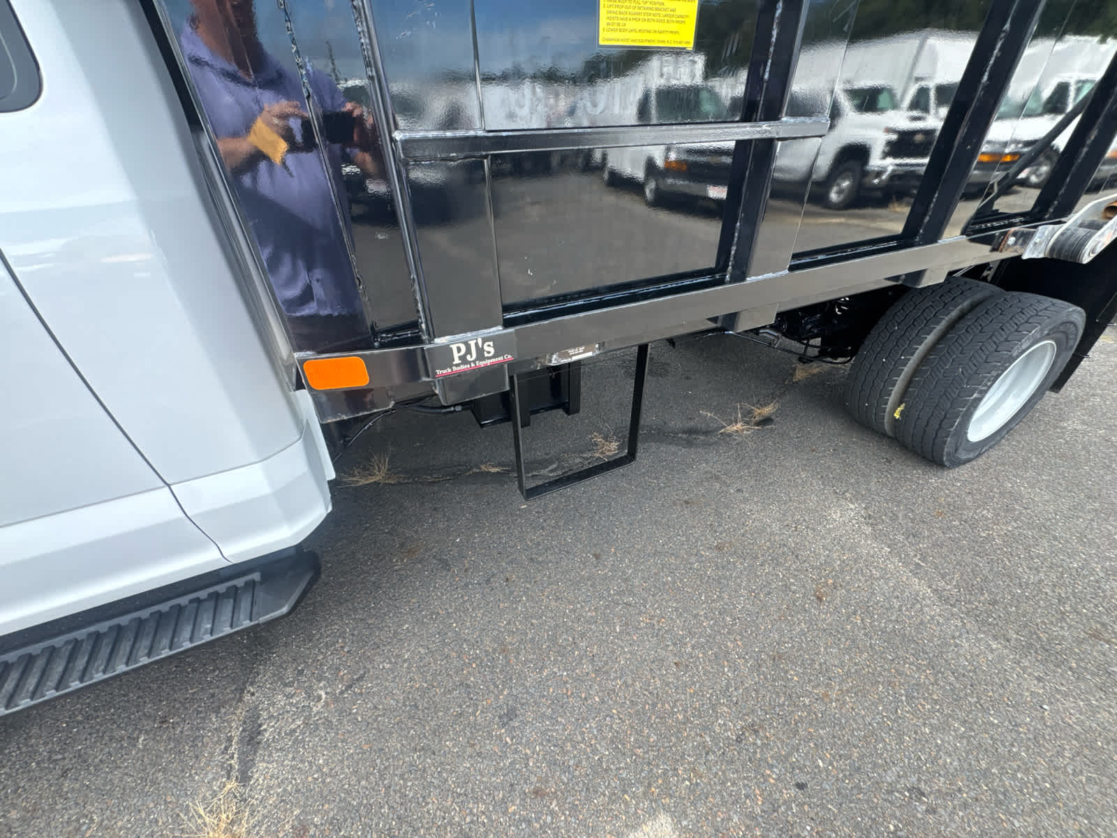 2022 Ford Super Duty F-600 DRW XL