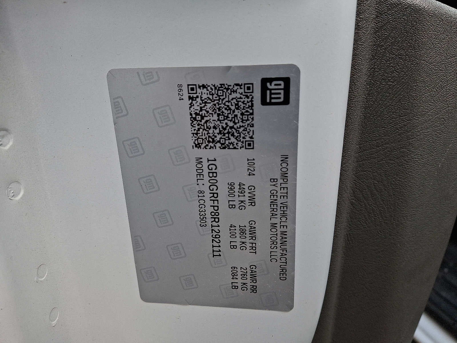 2024 Chevrolet Express Cutaway 3500 1WT