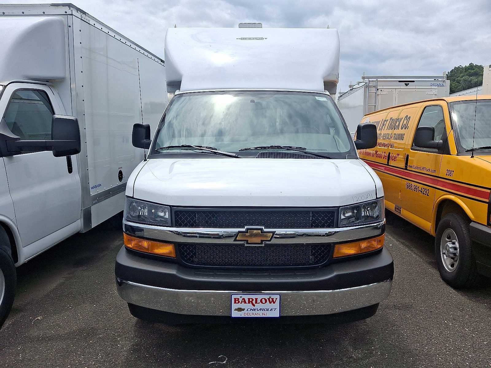 2025 Chevrolet Express Cutaway 3500 1WT
