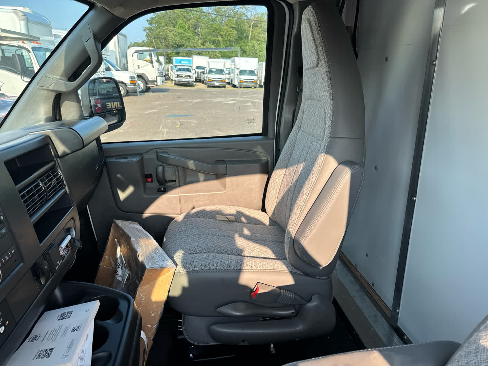 2026 Chevrolet Express Cutaway 3500 1WT
