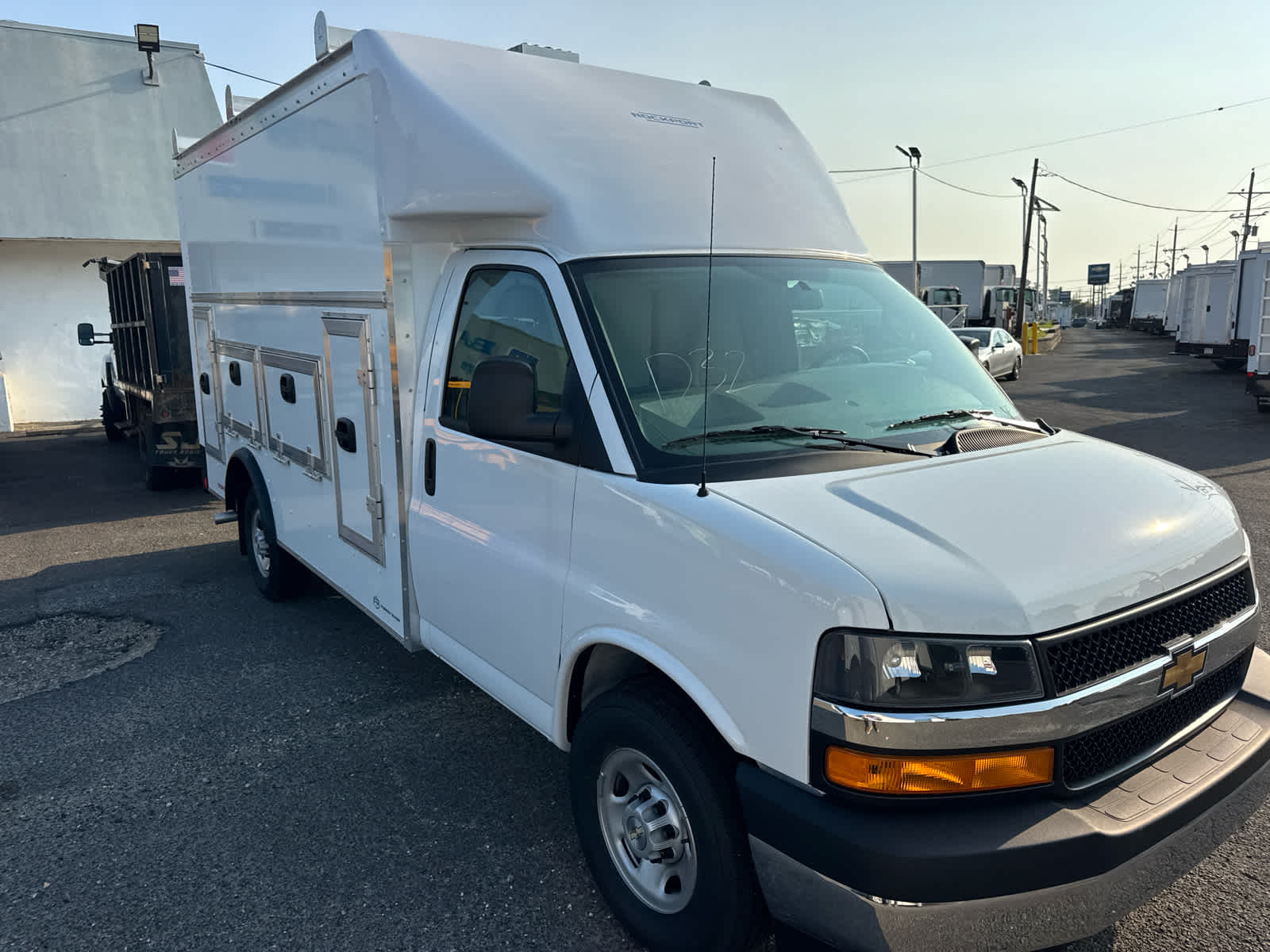 2026 Chevrolet Express Cutaway 3500 1WT