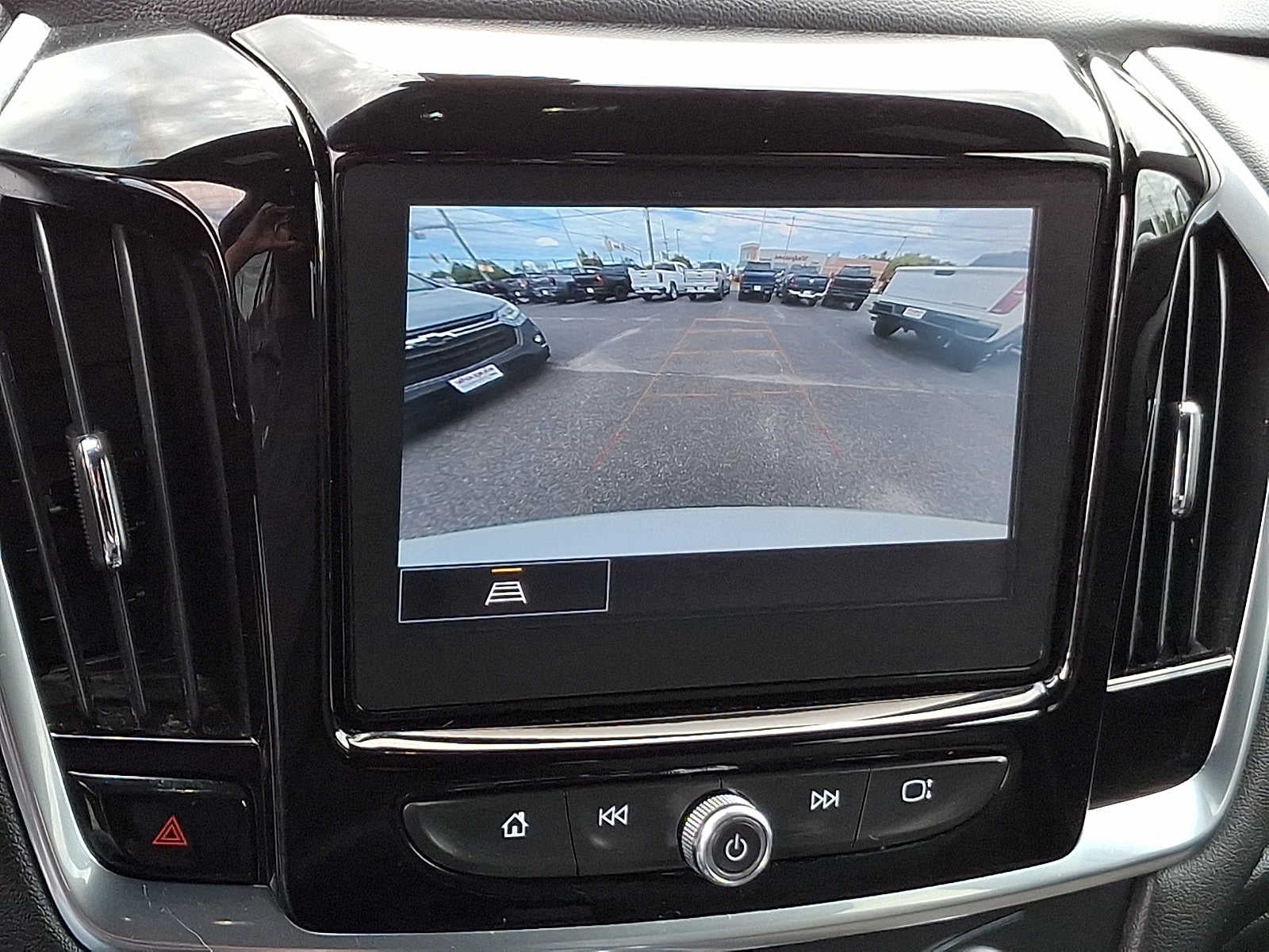 2022 Chevrolet Traverse LT Cloth