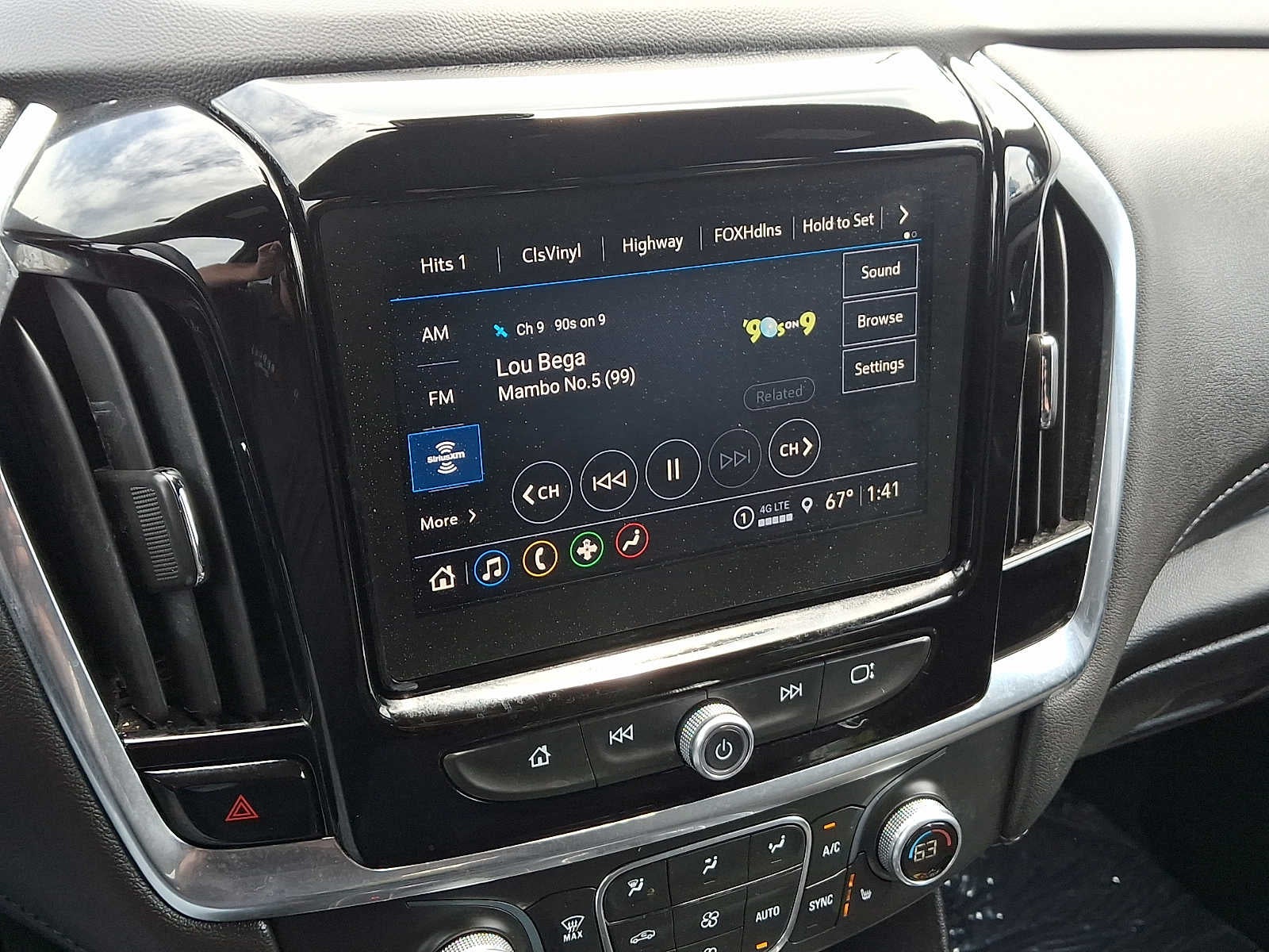 2023 Chevrolet Traverse LT Cloth