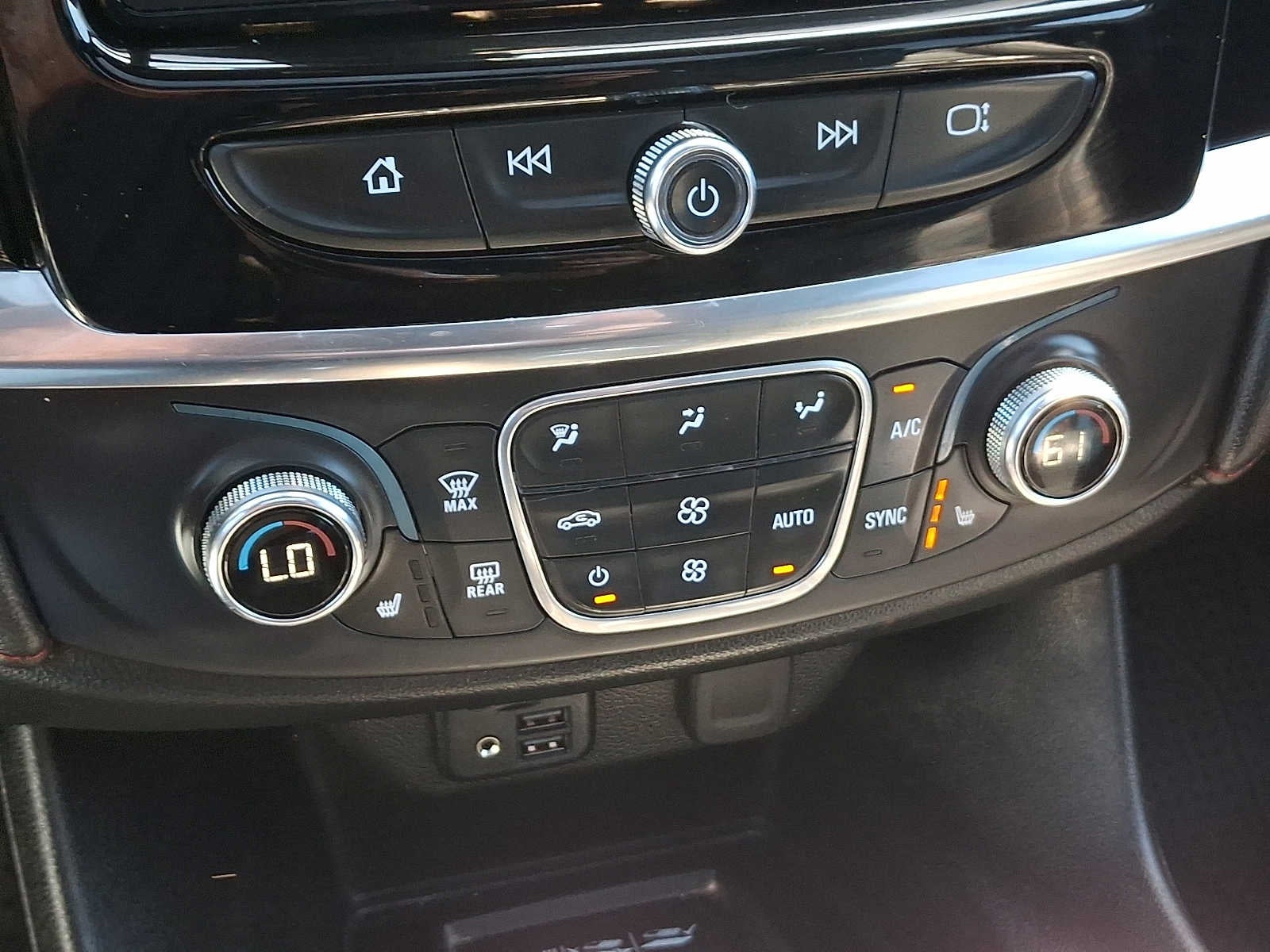 2022 Chevrolet Traverse RS