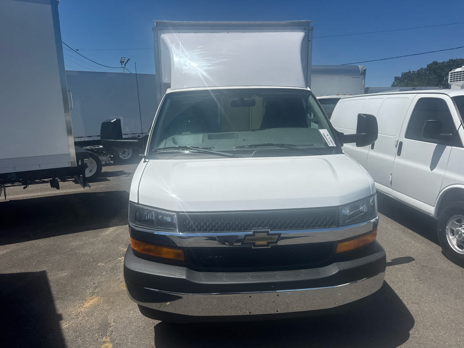 2025 Chevrolet Express Cutaway 3500 1WT