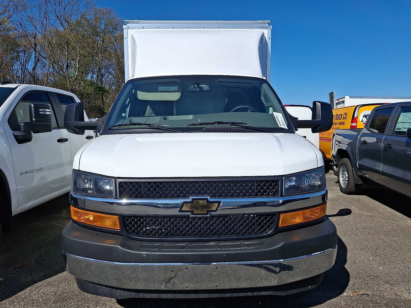 2025 Chevrolet Express Cutaway 3500 1WT