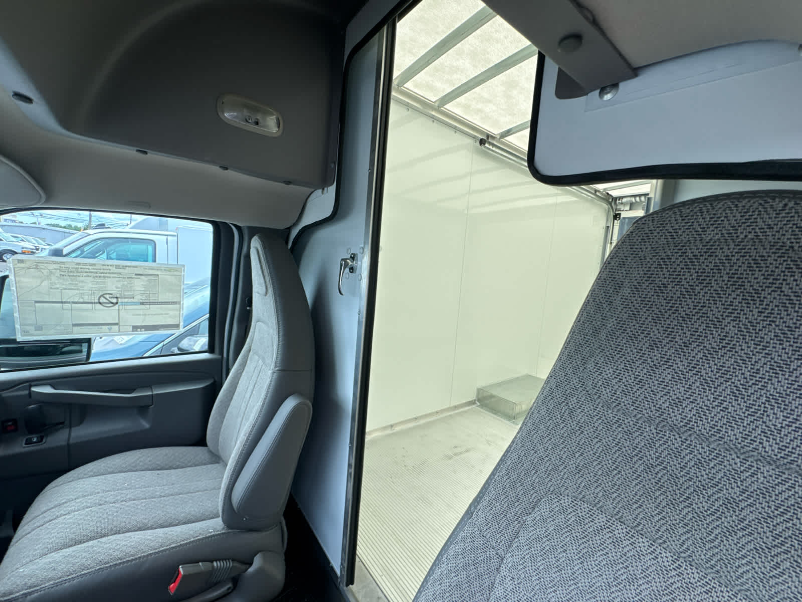 2025 Chevrolet Express Cutaway 3500 1WT