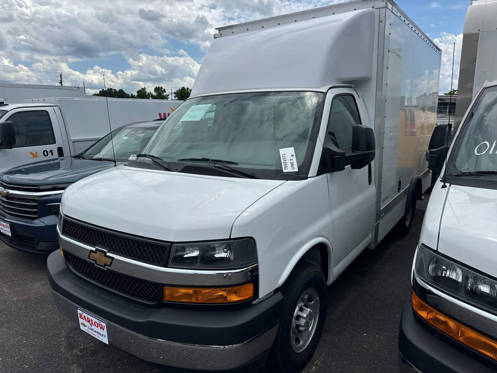 2025 Chevrolet Express Cutaway 3500 1WT