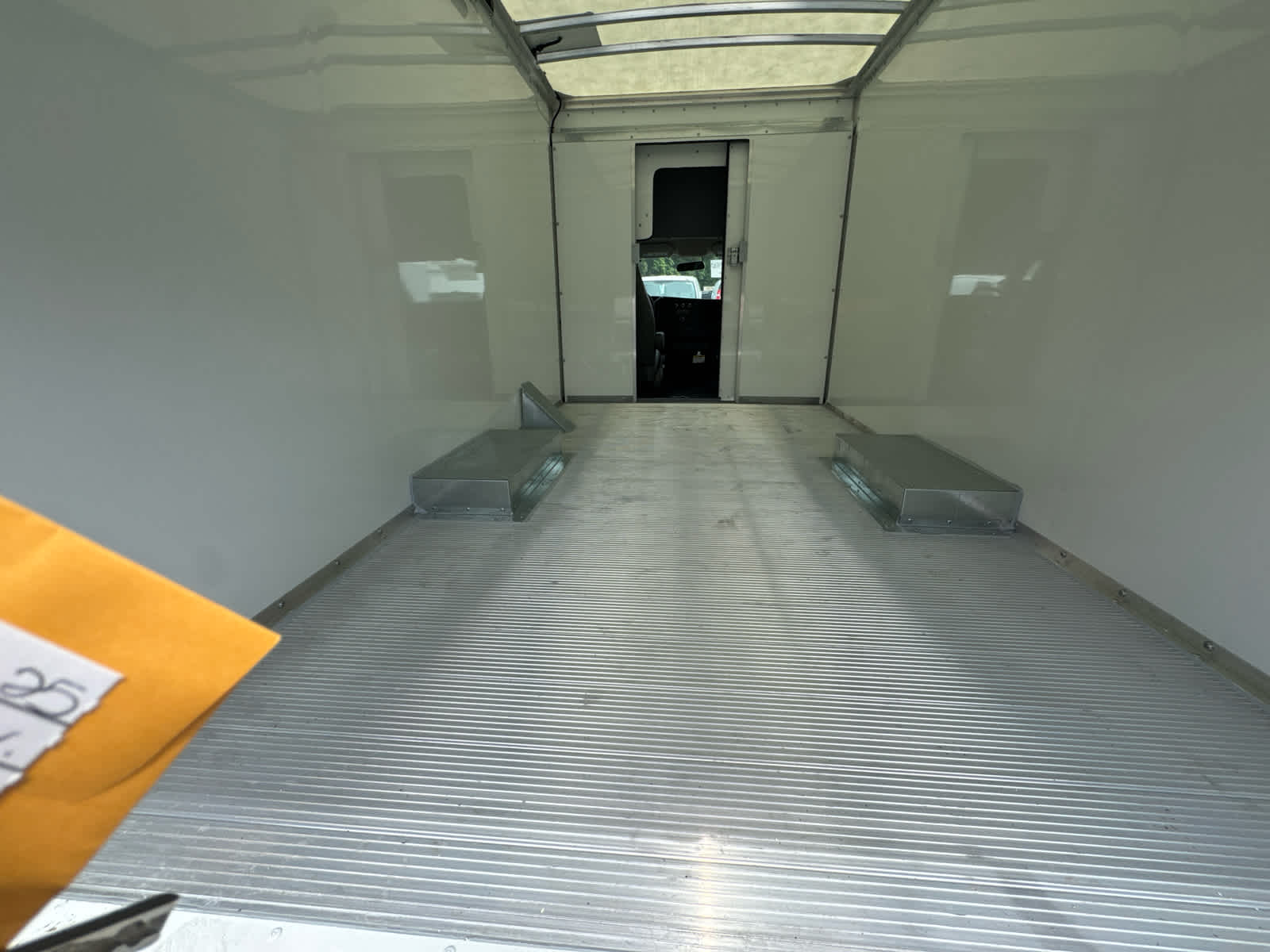 2025 Chevrolet Express Cutaway 3500 1WT