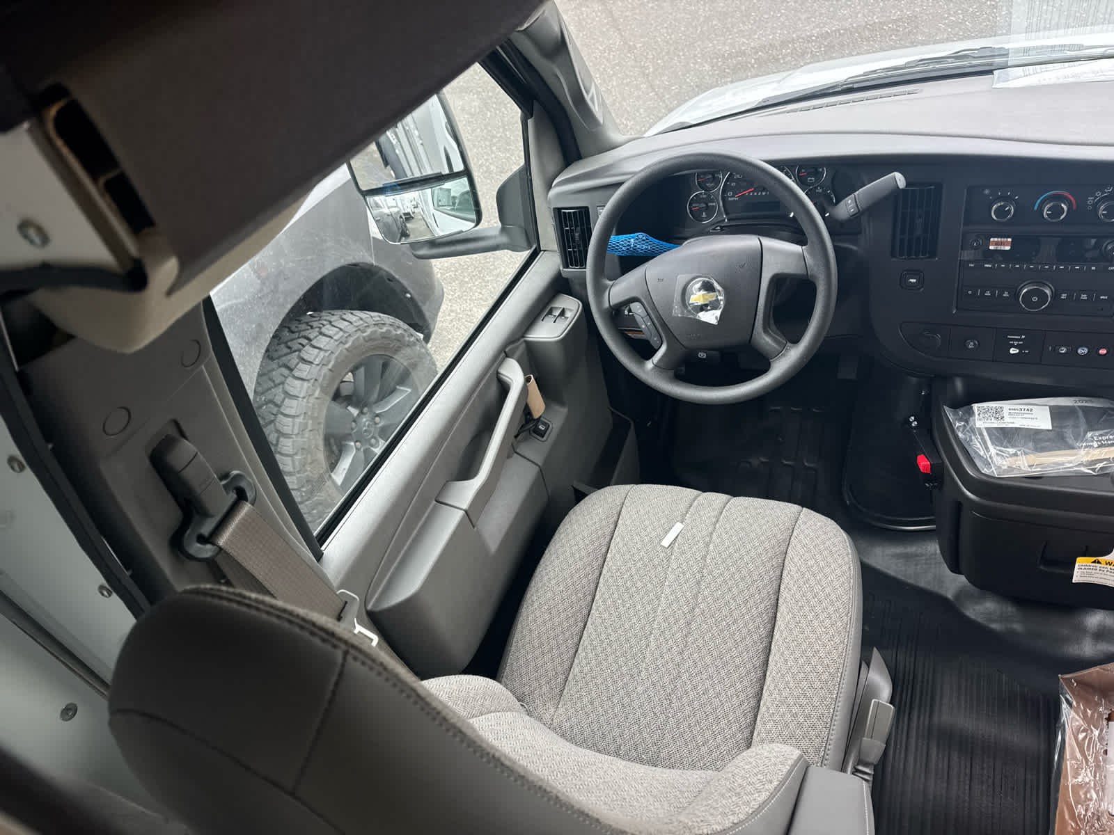 2025 Chevrolet Express Cutaway 3500 1WT