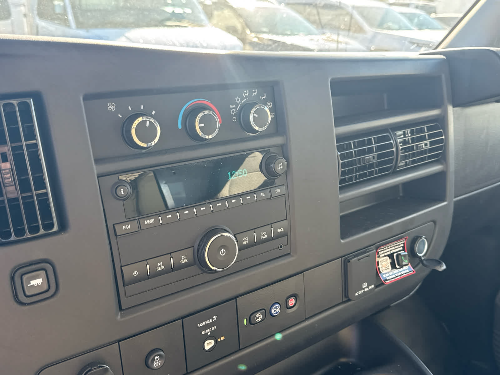 2025 Chevrolet Express Cutaway 3500 1WT