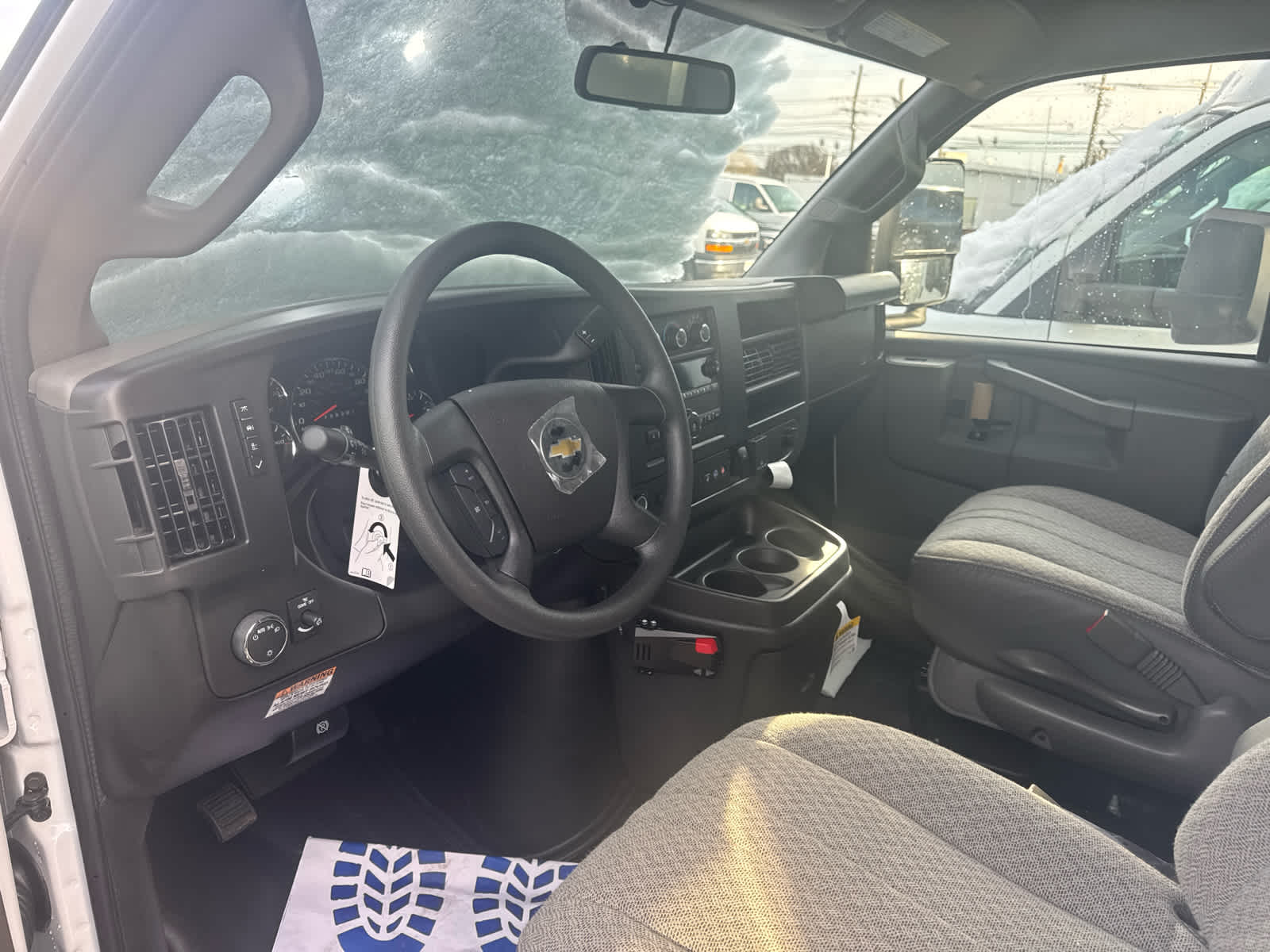 2025 Chevrolet Express Cutaway 3500 1WT