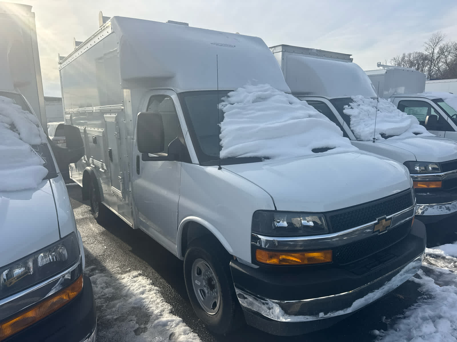 2025 Chevrolet Express Cutaway 3500 1WT