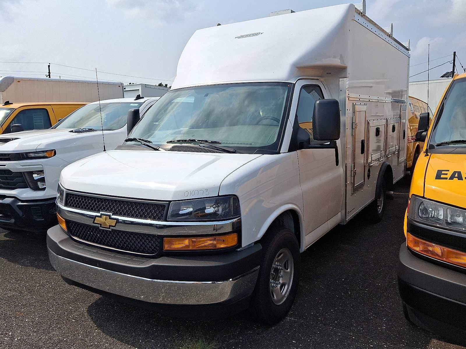 2025 Chevrolet Express Cutaway 3500 1WT