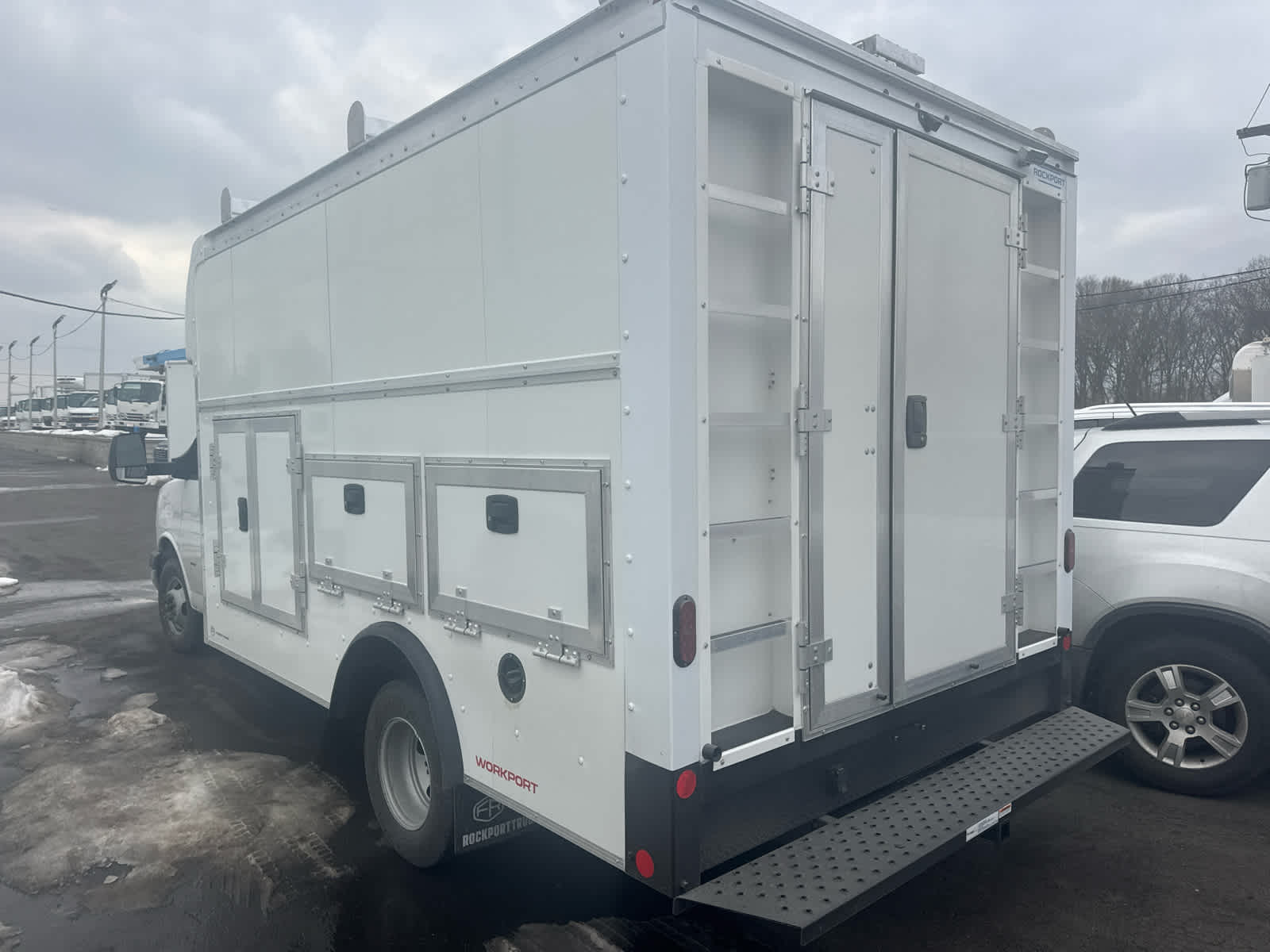 2025 Chevrolet Express Cutaway 3500 1WT