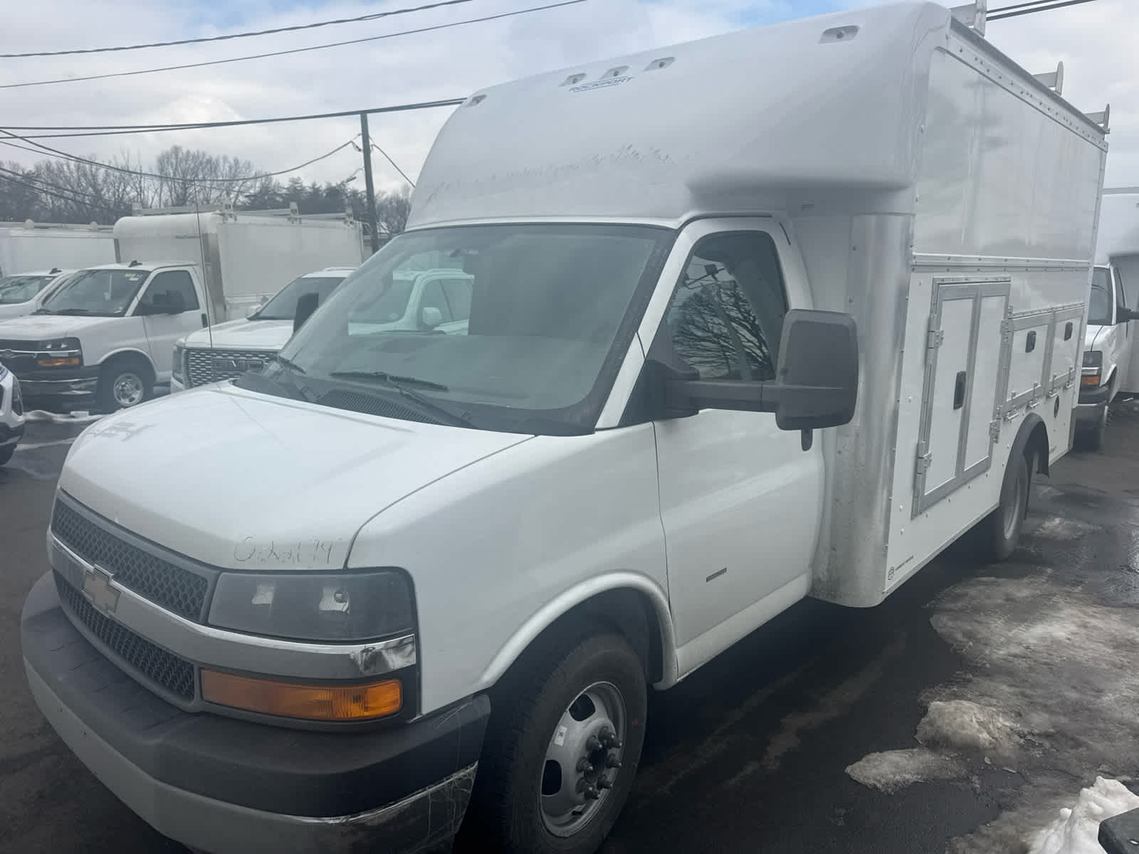 2025 Chevrolet Express Cutaway 3500 1WT