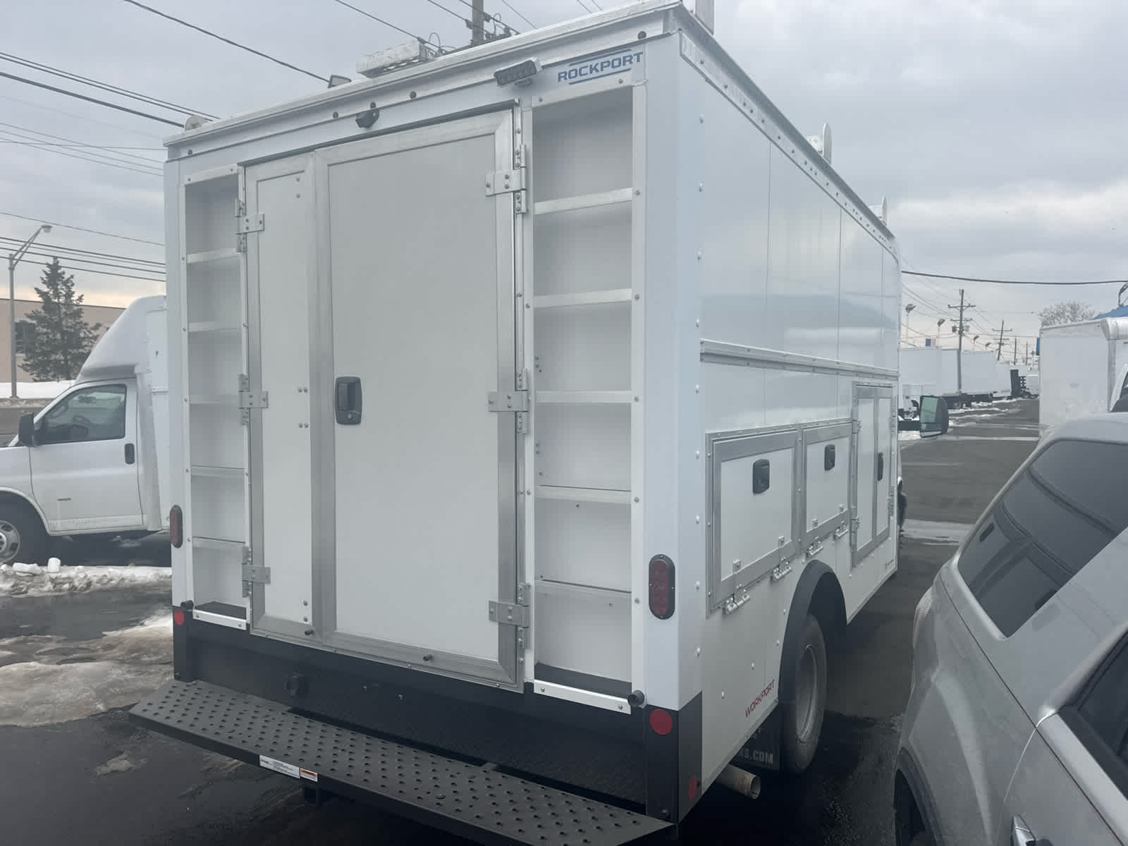 2025 Chevrolet Express Cutaway 3500 1WT