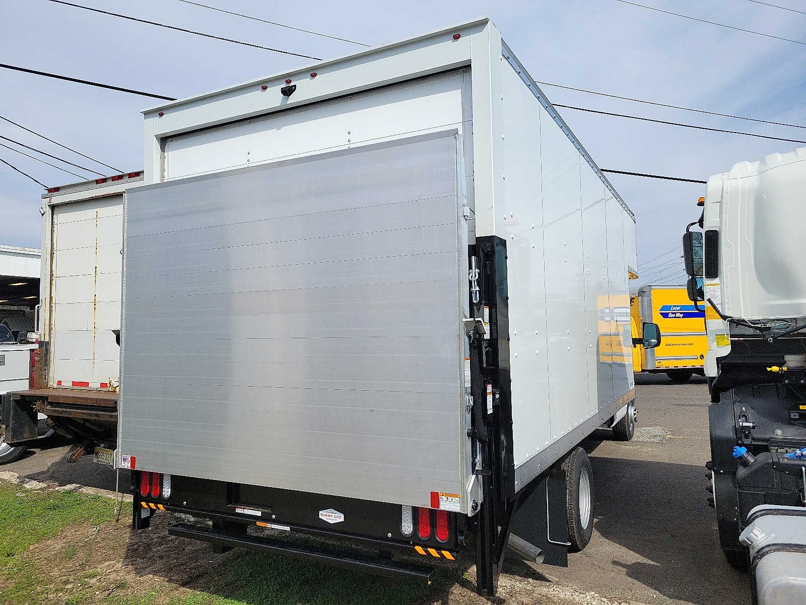 2023 Chevrolet Express Cutaway 3500 1WT