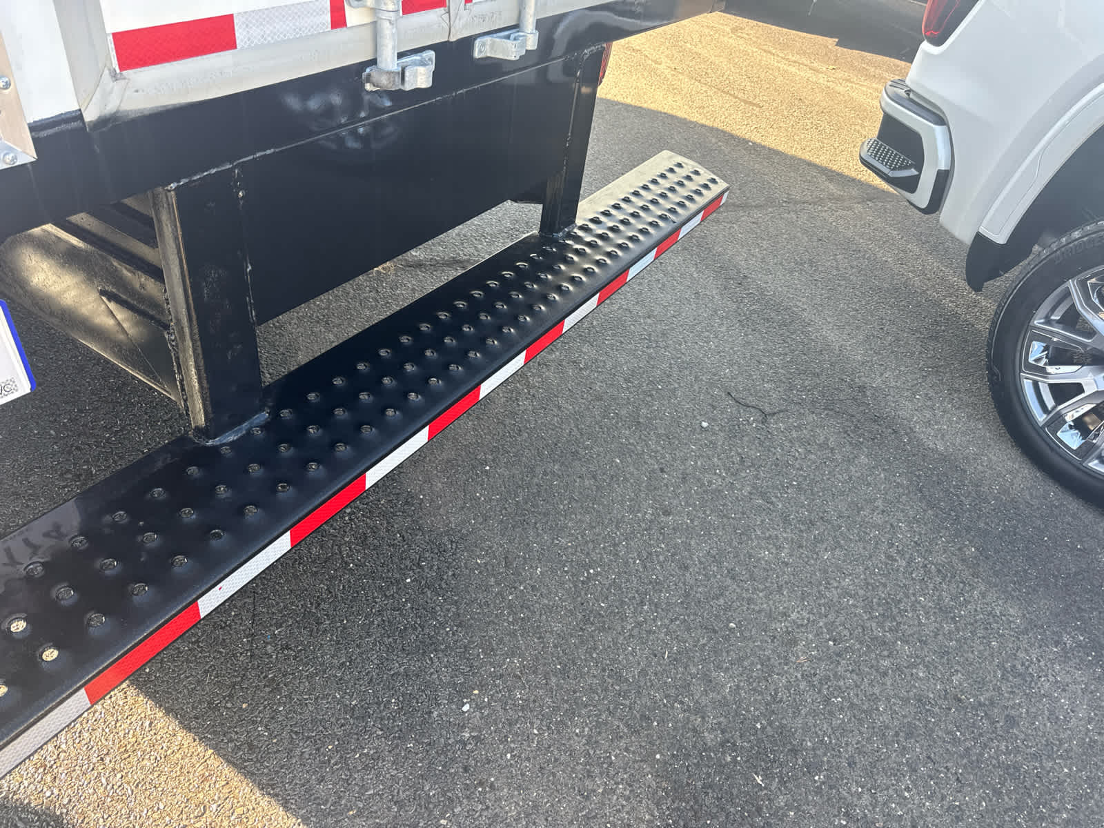 2024 Chevrolet Express Cutaway 3500 1WT