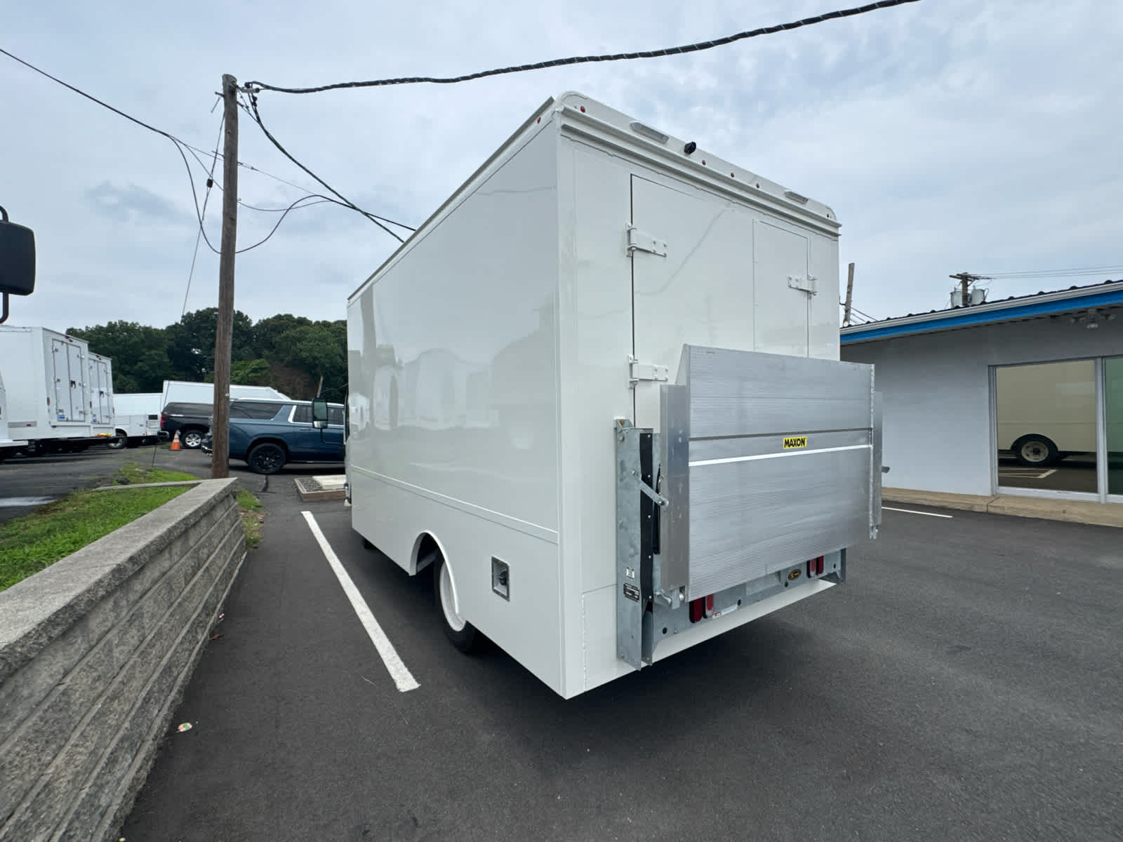 2024 Chevrolet Low Cab Forward 4500 HG NA