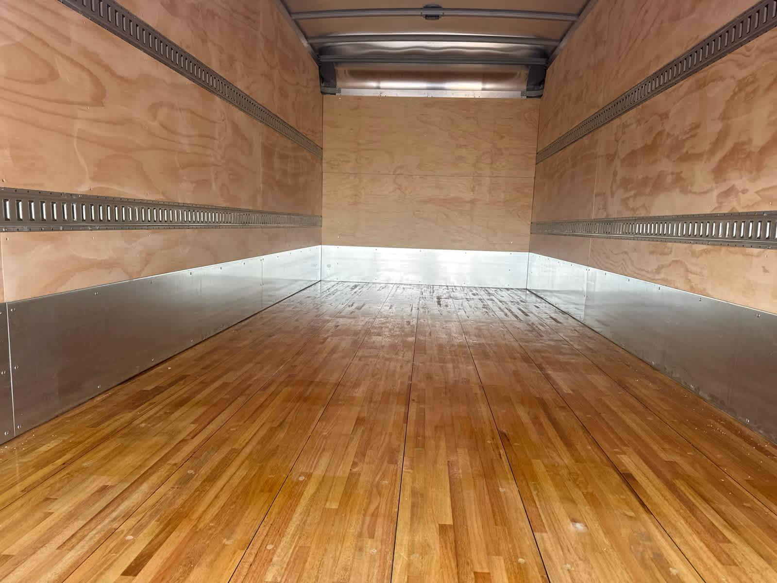 2025 Chevrolet Low Cab Forward 5500 XG 1WT