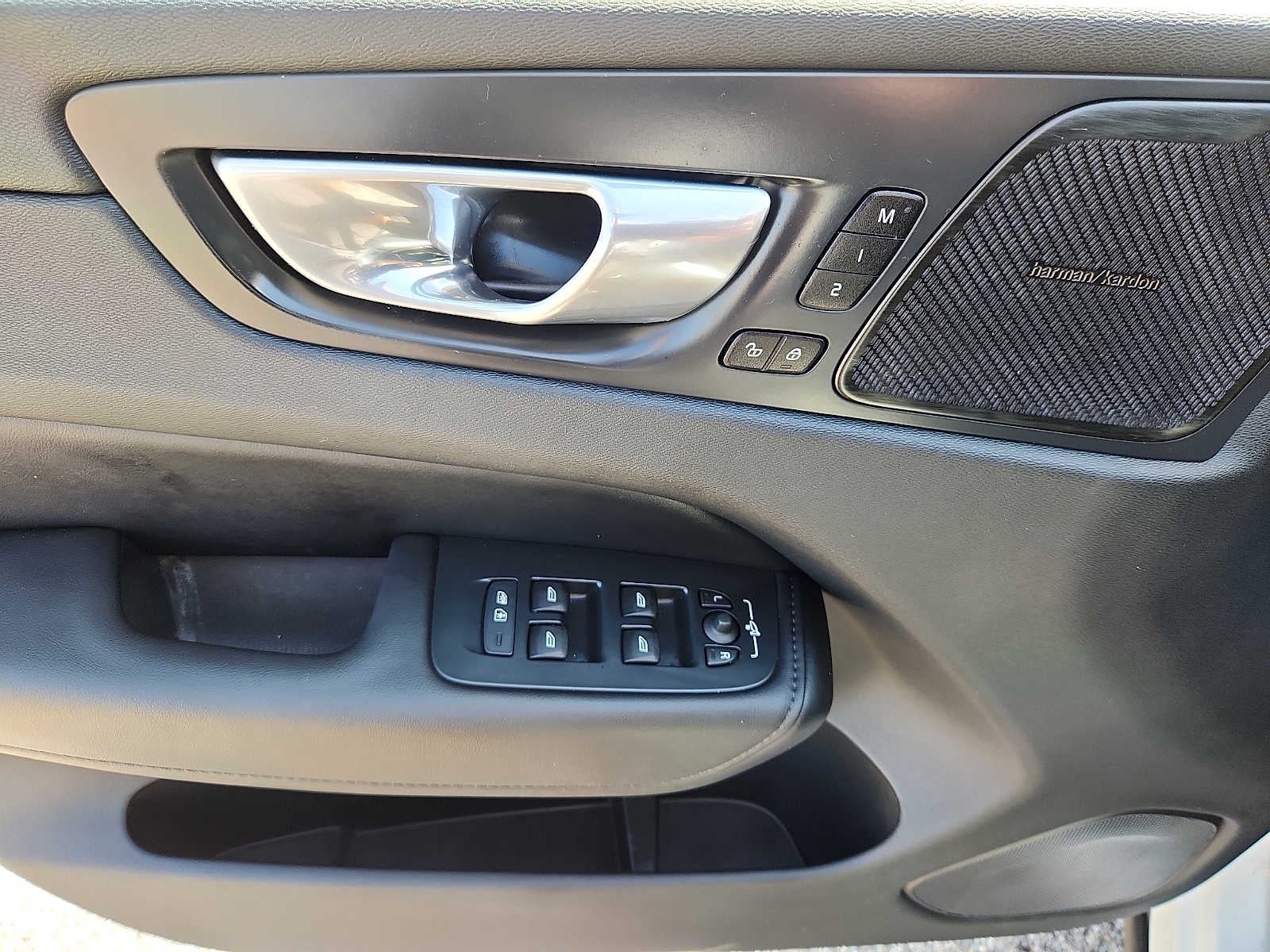2023 Volvo XC60 Recharge Plug-In Hyb Plus Bright Theme