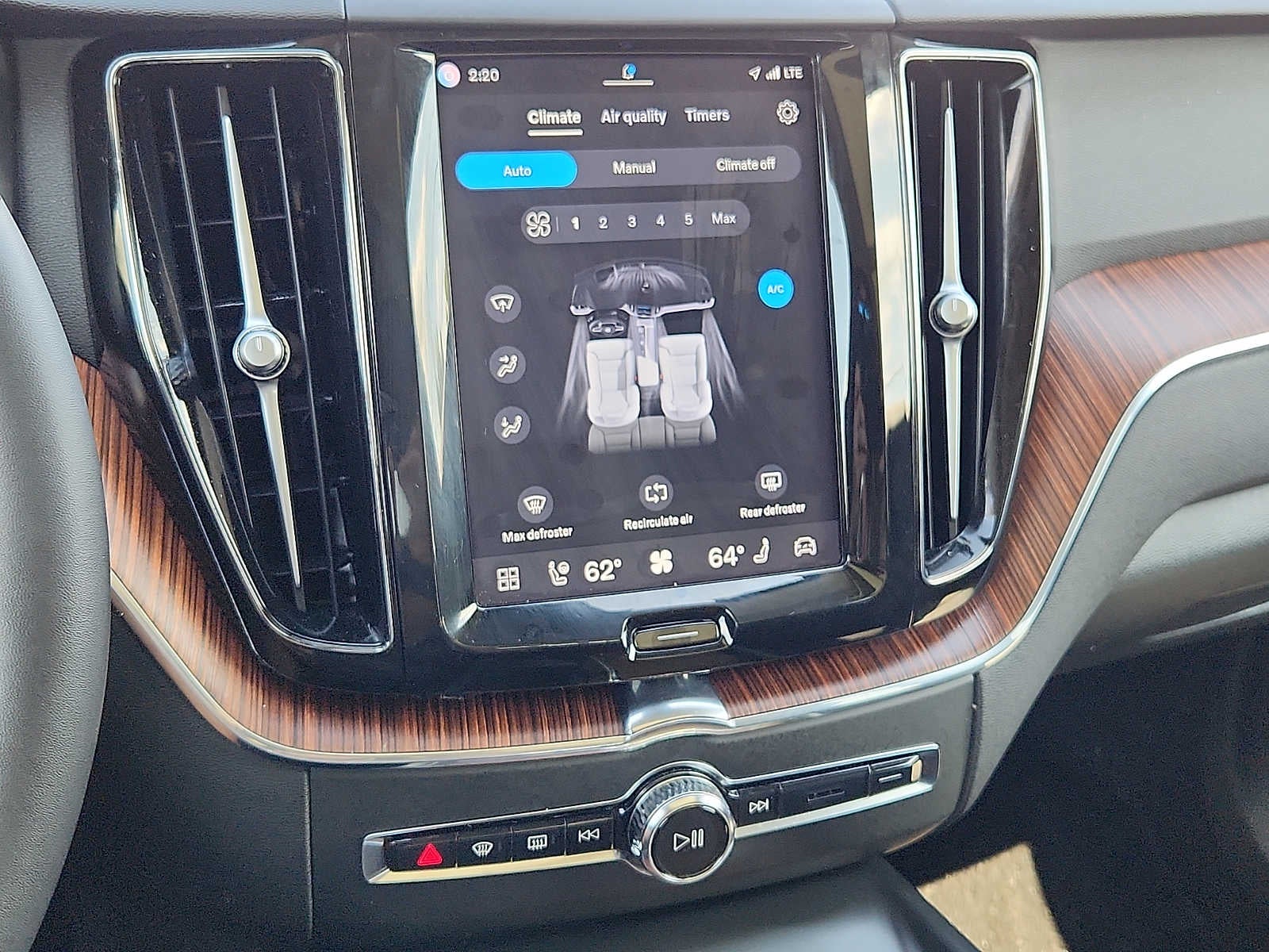 2023 Volvo XC60 Recharge Plug-In Hyb Plus Bright Theme