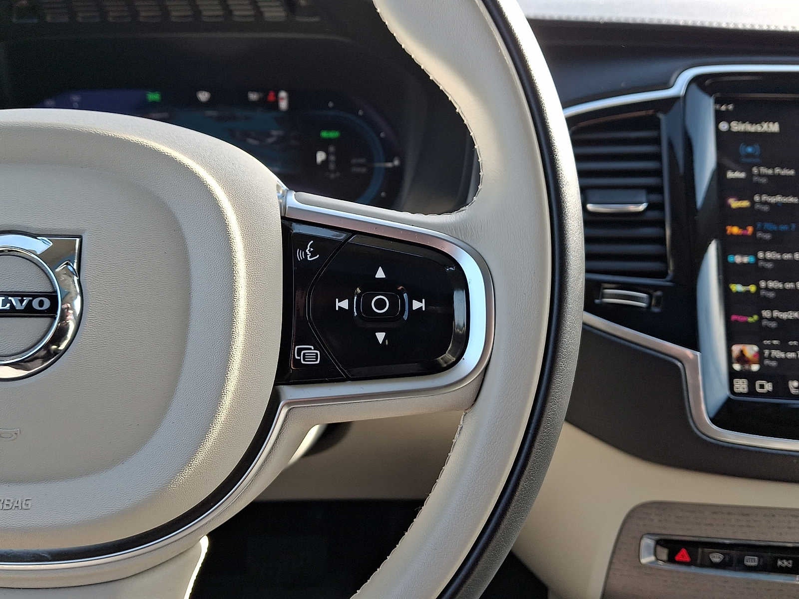 2025 Volvo XC90 Plug-In Hybrid Ultra