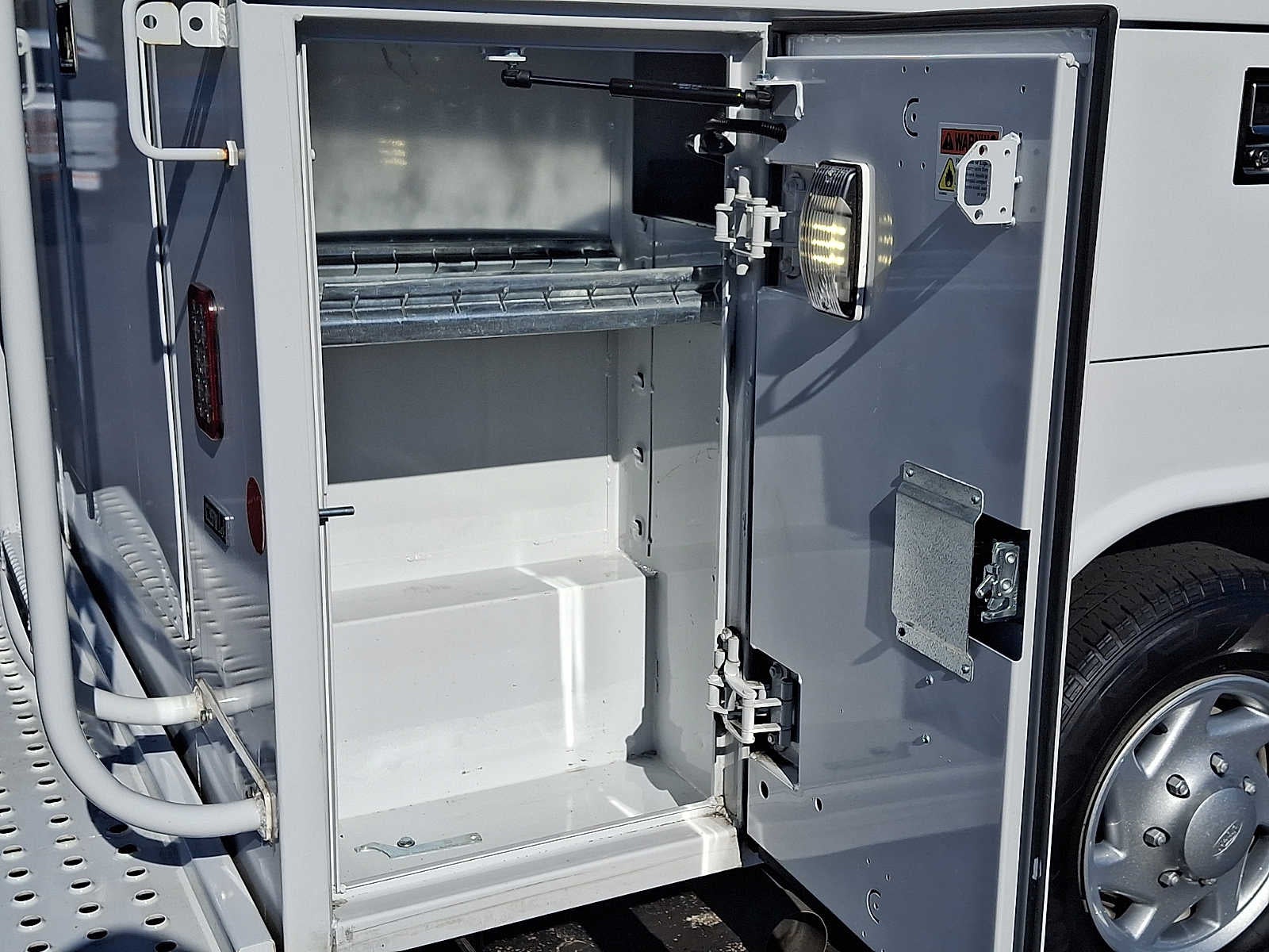 2023 Ford E-Series Cutaway E-350 SRW 138" WB